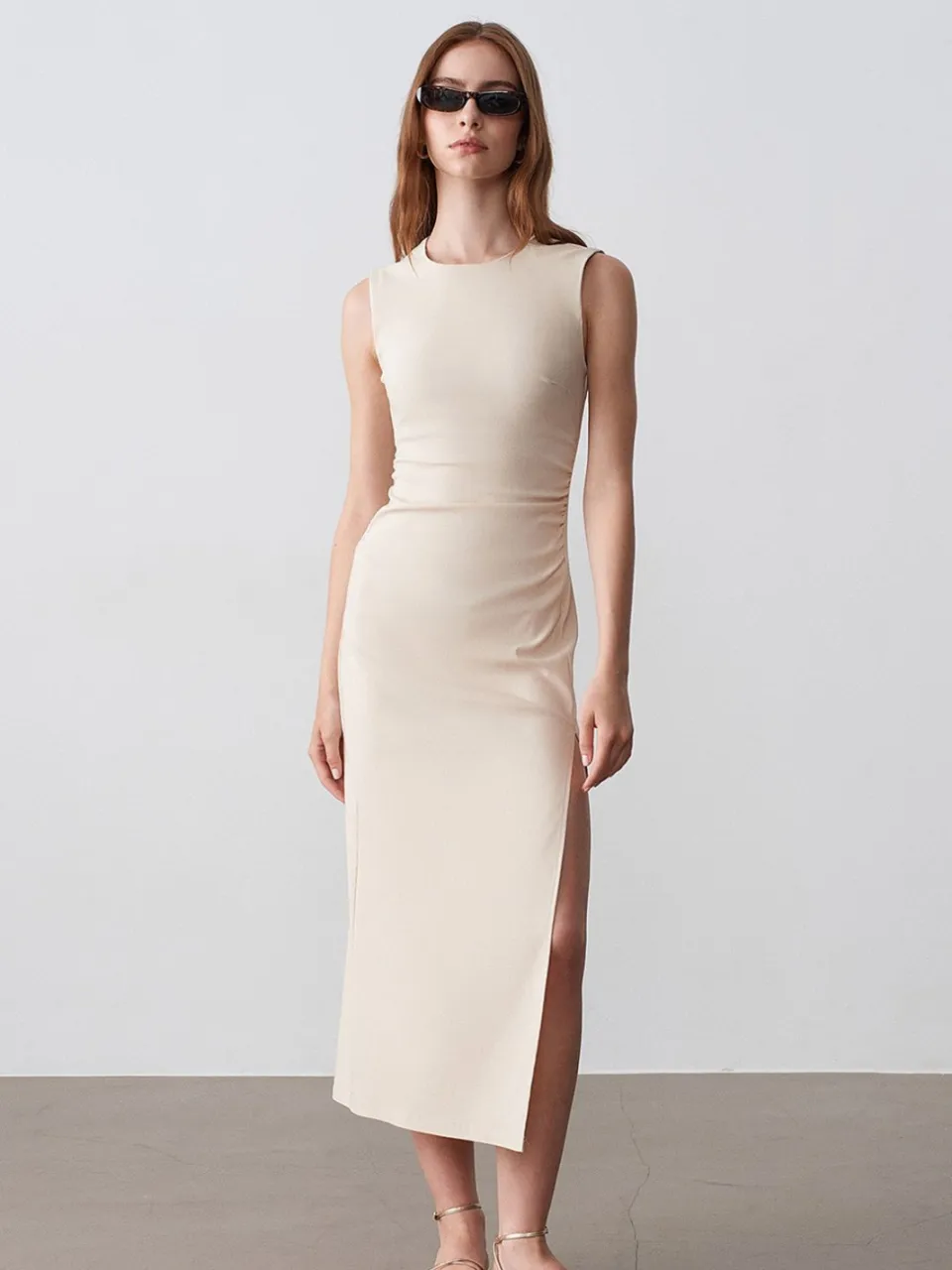 Dilvin Getailleerde Mouwloze Midi-jurk Met Splits beige, foto 2