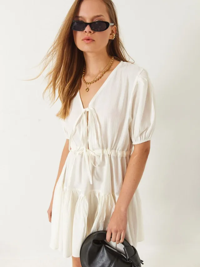 Bianco Lucci Mini V-hals Jurk met Strik Beige