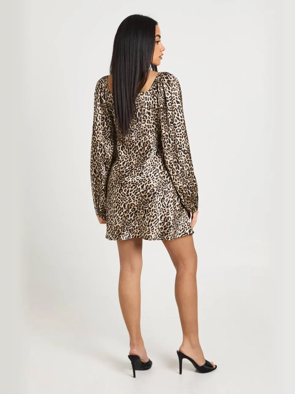 boohoo Dames Satijnen Mini Jurk Met Luipaardprint En Volumineuze Mouwen chocoladebruin, foto 2