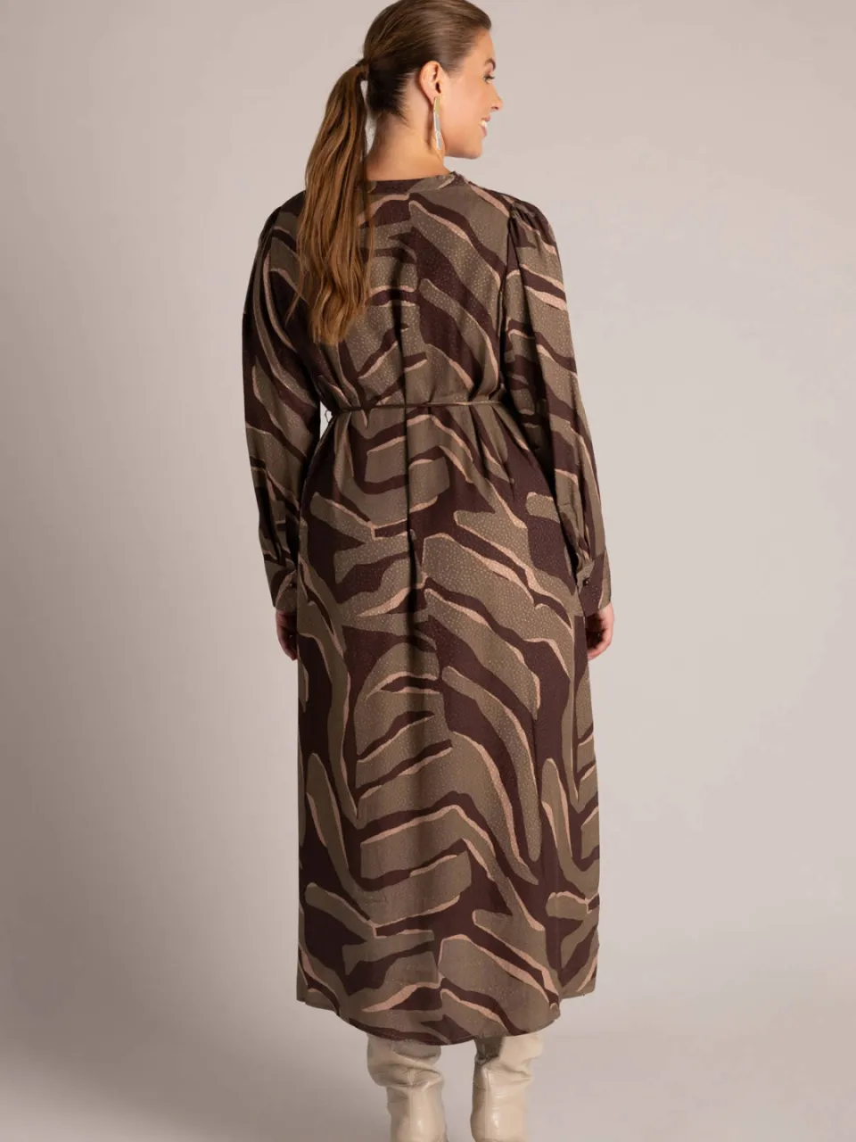 Yest Curve Plus Size maxi A-lijn jurk met ceintuur en print - bruin/groen, foto 3
