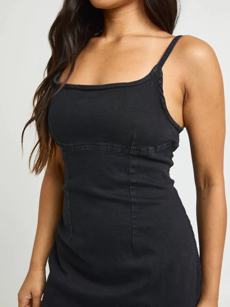 boohoo Dames Petite Denim Mini-jurk Met Bandjes, foto 4