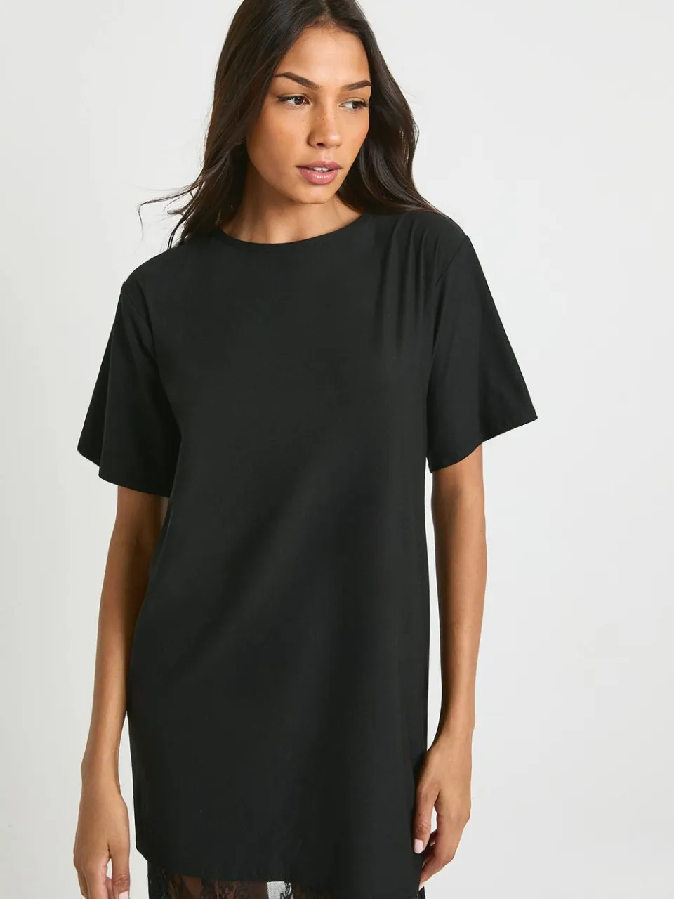 boohoo Dames Lange midaxi T-shirt jurk met kantdetail zwart, foto 2