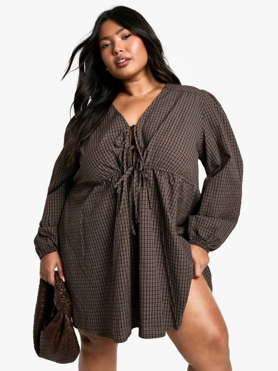 boohoo Dames Plus Geruite Smockjurk met Vetersluiting aan de Voorzijde bruin, foto 3