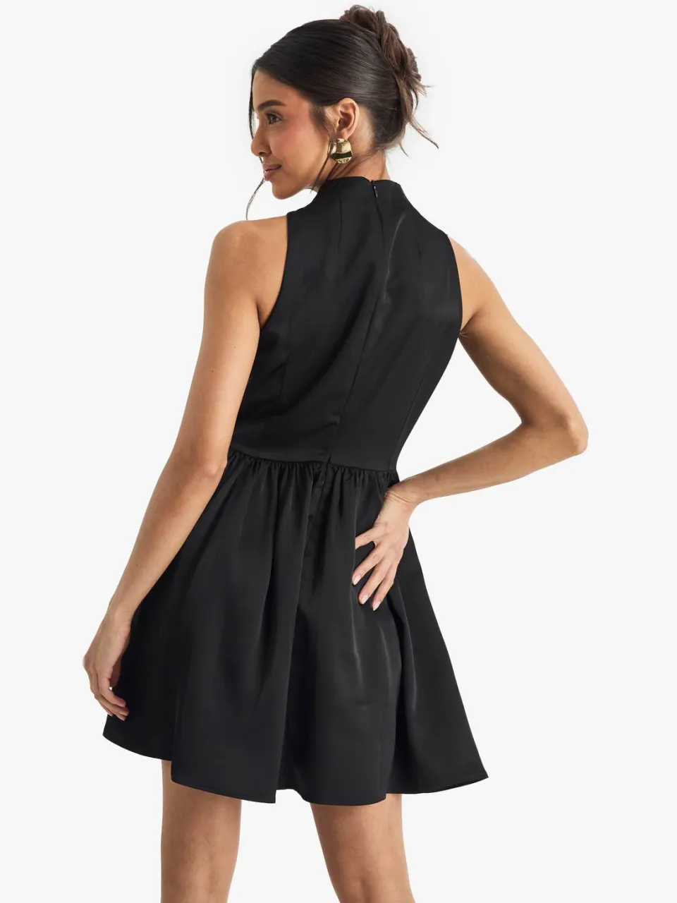 boohoo Dames Premium Satijn Hoge Hals Volume Mini Jurk zwart, foto 2