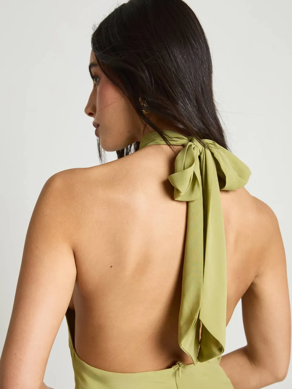 boohoo Dames Chiffon Hoge Hals Bloemendetail Asymmetrische Zoom Midaxi Jurk olijf, foto 4