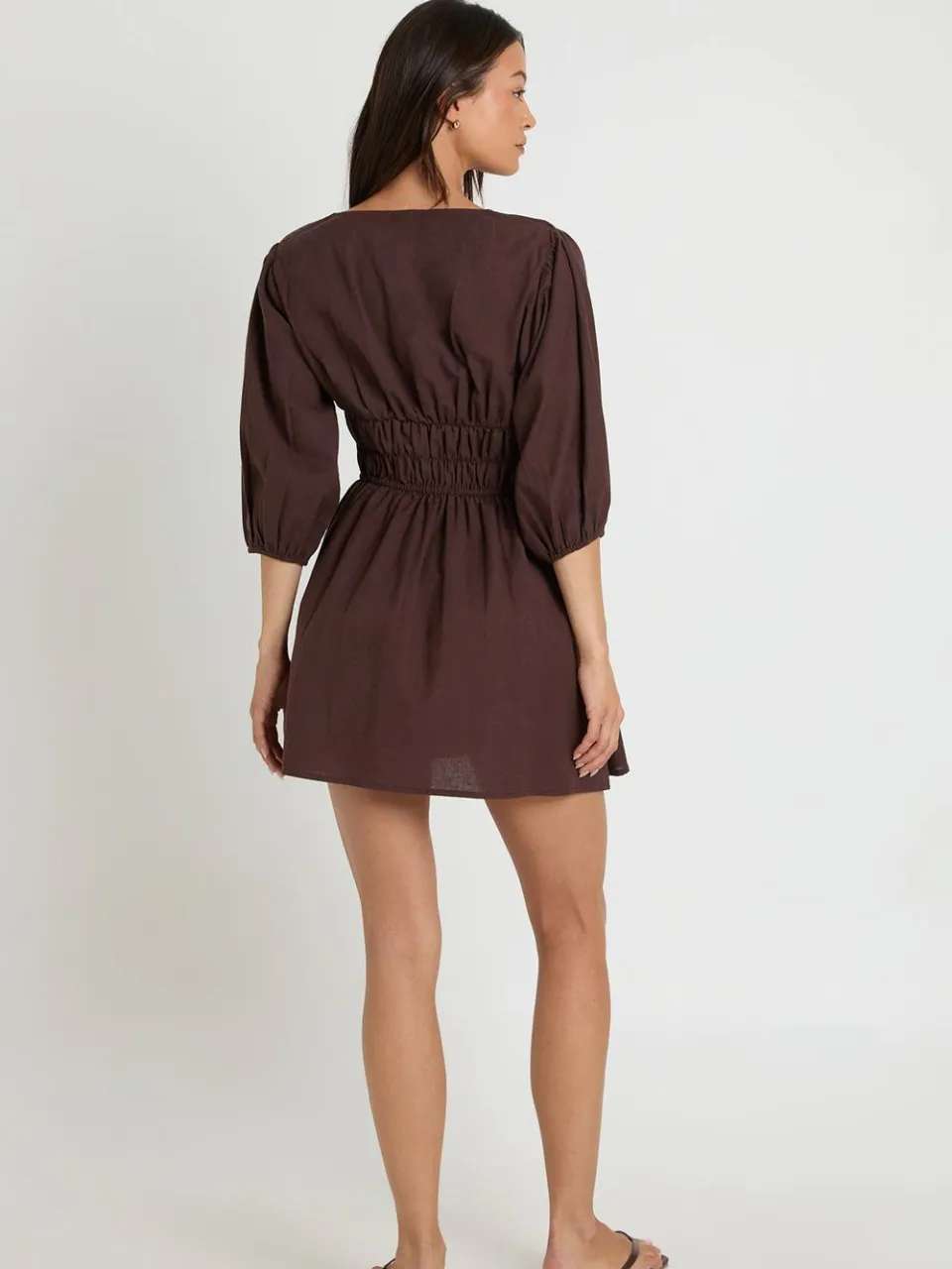 boohoo Dames Lange Linnen-look Volumemouw Gerimpelde Skater Jurk chocoladebruin, foto 2
