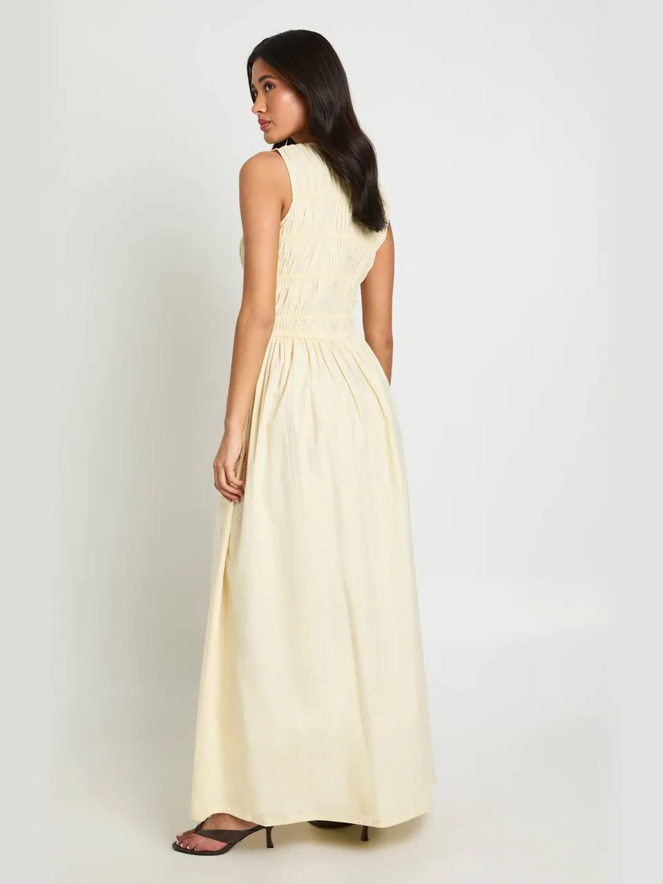 boohoo Dames Katoenen Poplin Gesmockte Maxi Jurk citroen, foto 2