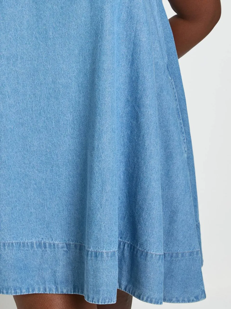 boohoo Dames Plus Chambray Racer Swing Jurk medium gebleekt, foto 4