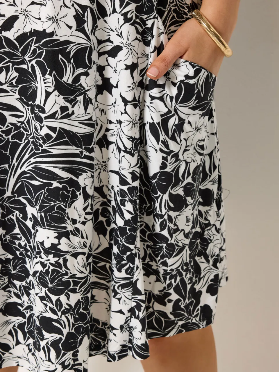 Yours Zwarte Gedrapeerde Jurk Met Bloemenprint En Zakken, foto 3