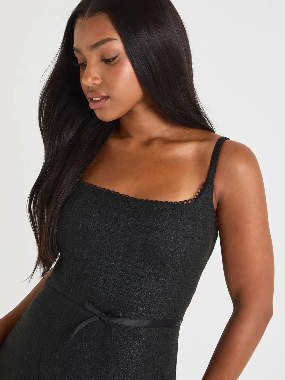 boohoo Dames Boucle Bow Detail Mini Jurk zwart, foto 4