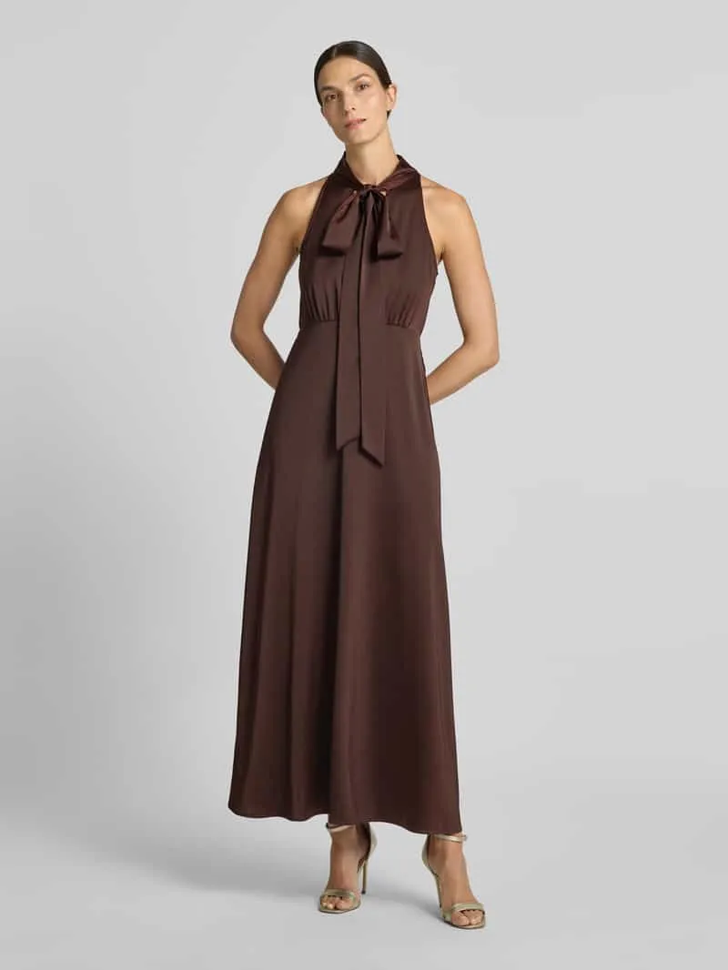 Yas Maxi-jurk van satijn model 'Thea' Middenbruin