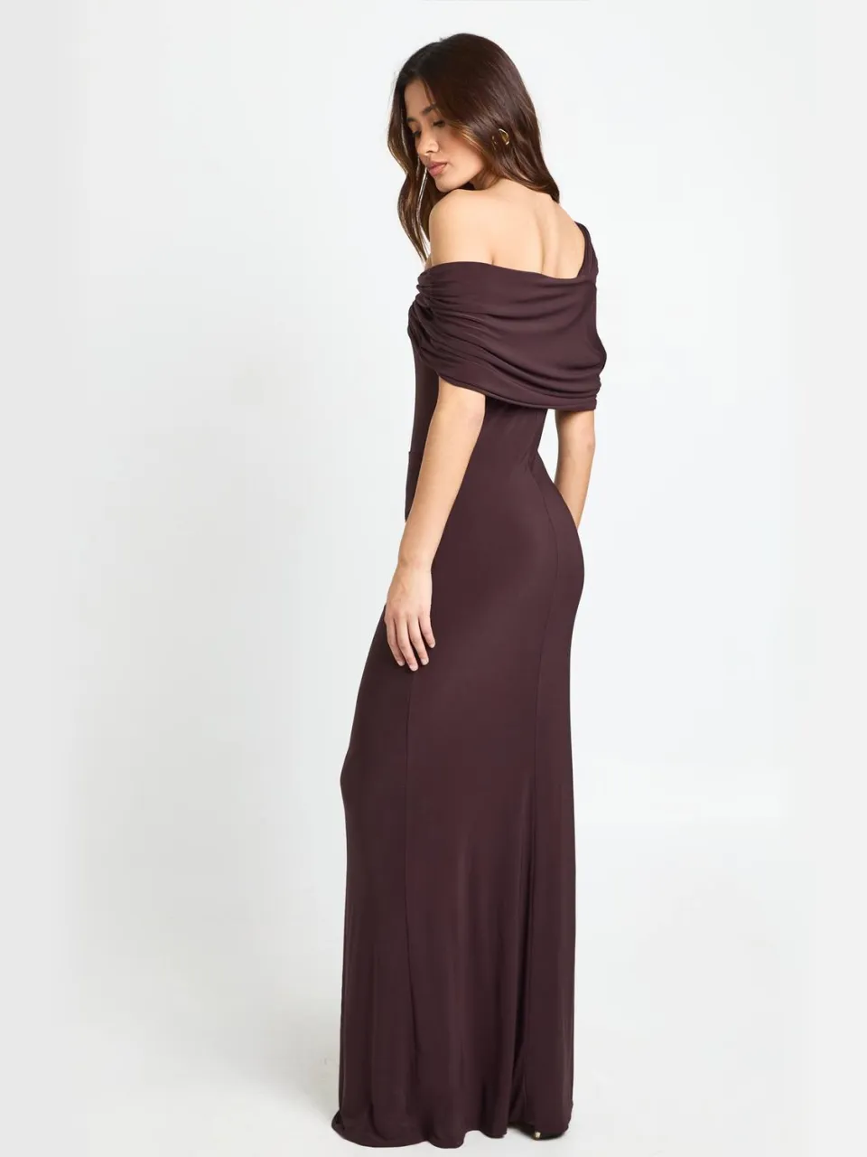 boohoo Dames Twist Bardot geraffelde maxi-jurk chocoladebruin, foto 2