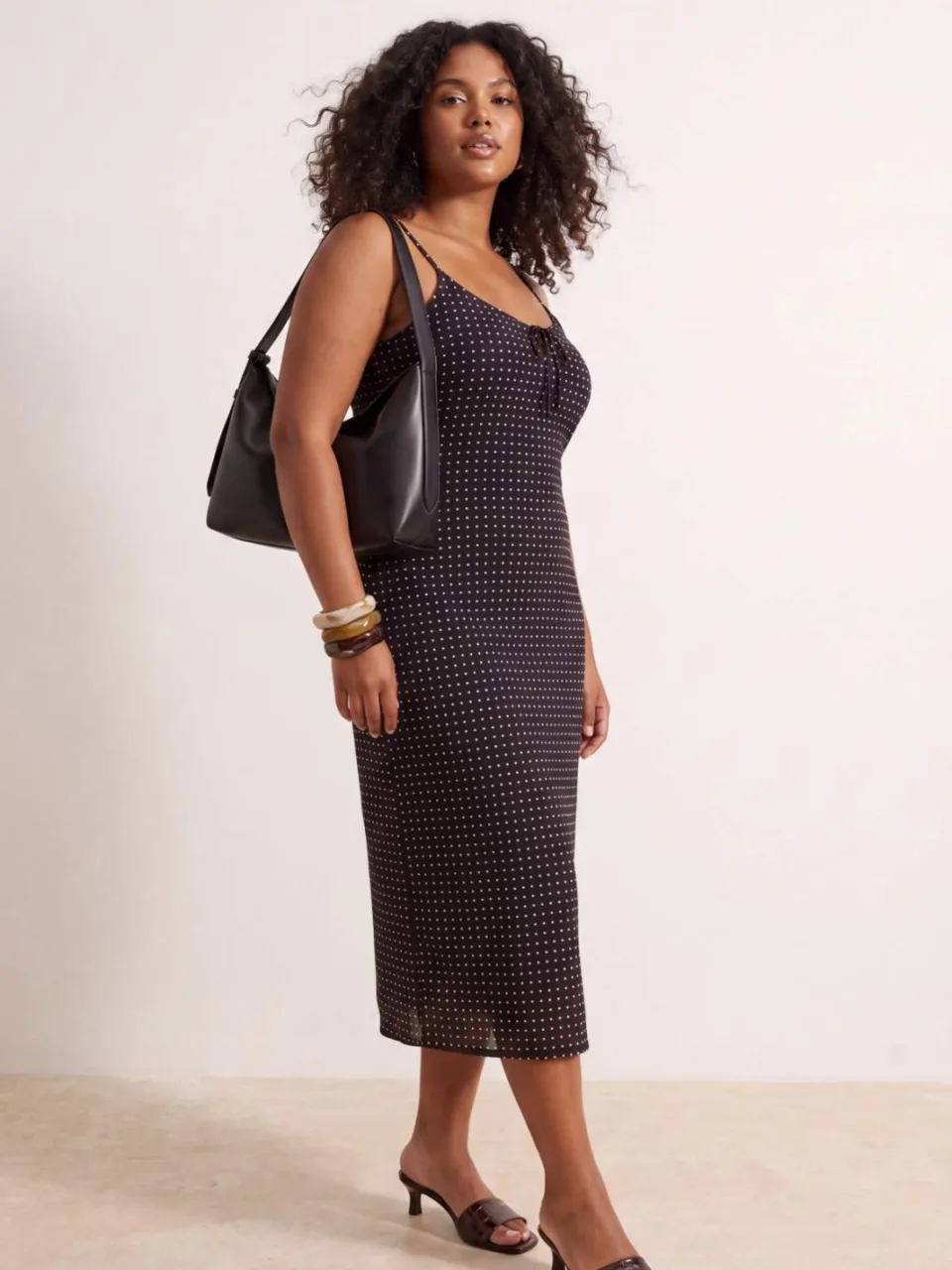 Trendyol Curve Dames Bruin Geruit Midi Mouwloos Casual A-lijn Grote maten Jurk