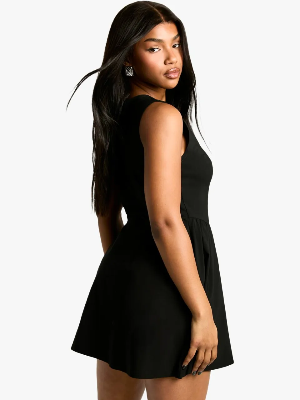 boohoo Dames Tailored Slash Neck Volume Skater Mini Jurk zwart, foto 2