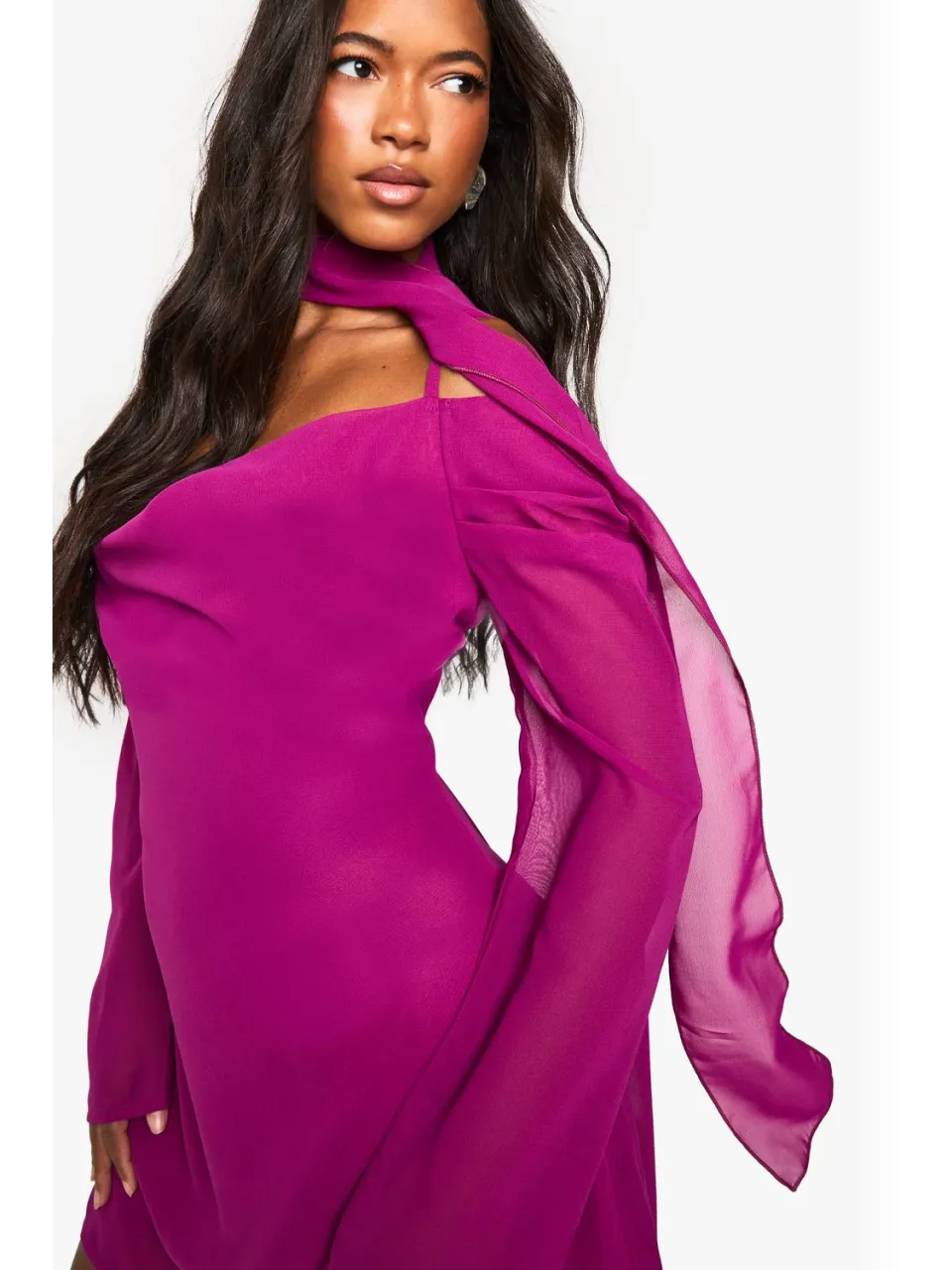 boohoo Dames Chiffon sjaal-detail Cold Shoulder mini-jurk magenta, foto 4