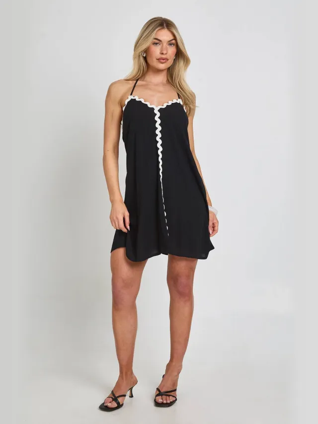 boohoo Dames Mini-jurk Met Halternek En Contrastbies Zwart