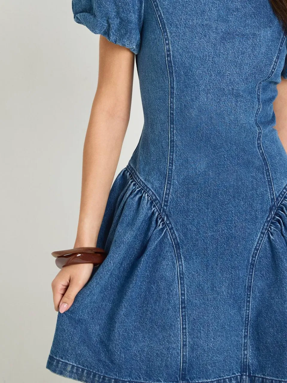 boohoo Dames Denim Mini-jurk Met Pofmouwen, foto 4