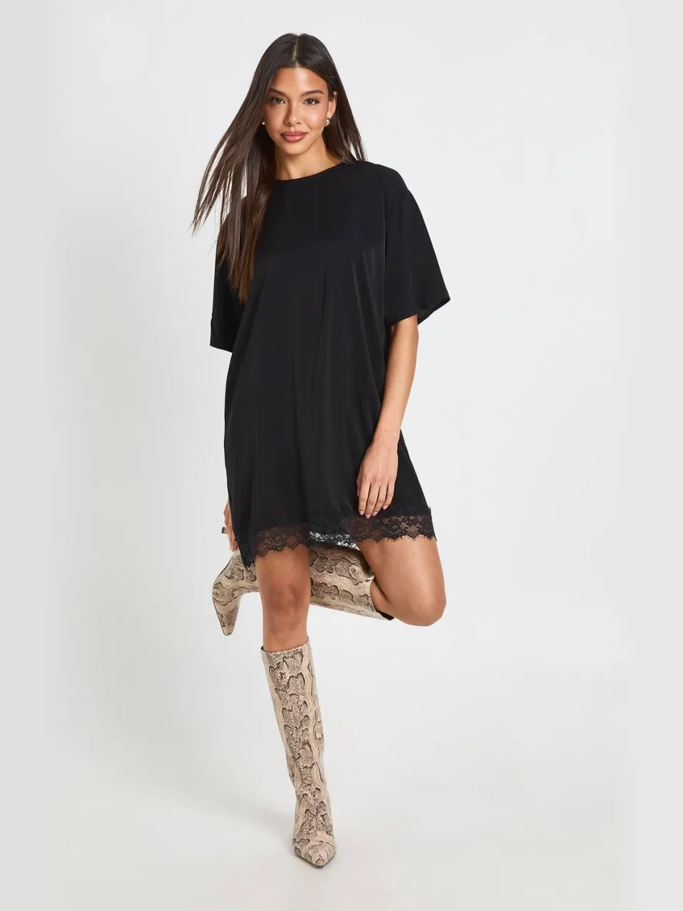 boohoo Dames Oversized Geweven T-shirt Jurk Met Kanten Zoom zwart, foto 3