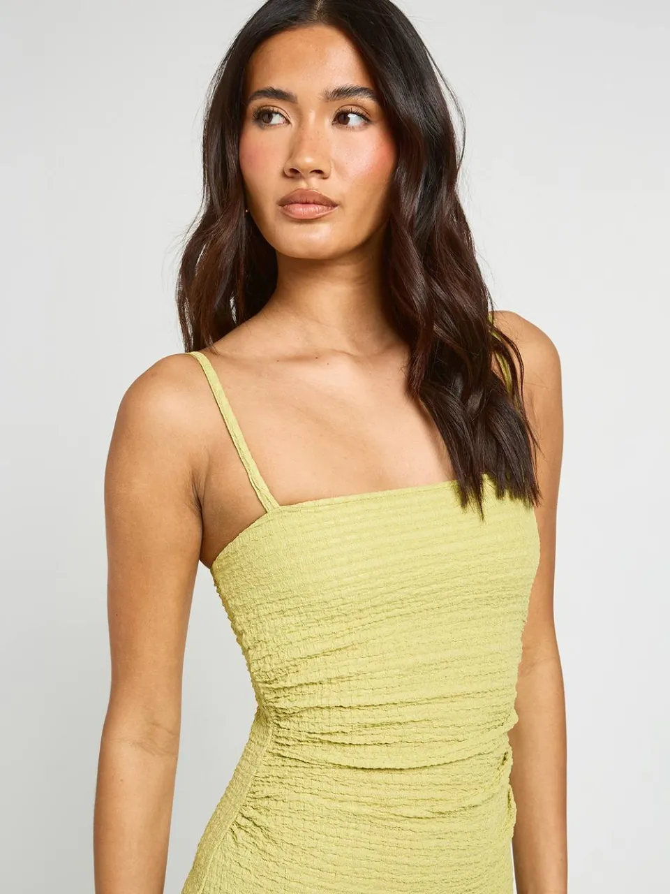 boohoo Dames Getextureerde Midaxijurk Met Geplooid Middel limoen, foto 4
