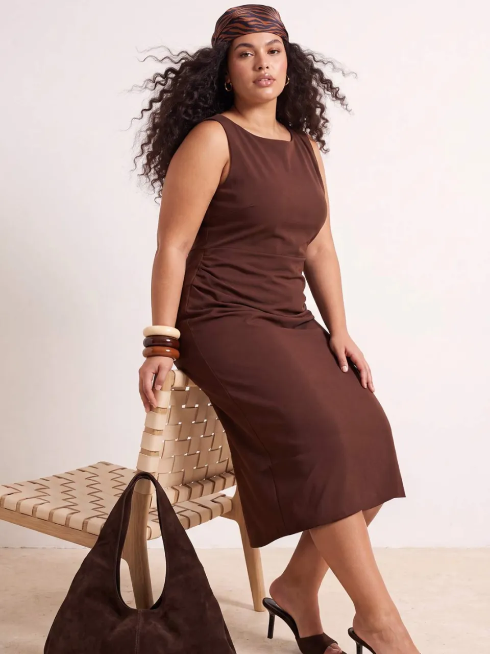 Trendyol Curve Dames Bruin Effen Maxi Mouwloos Bodycon Grote maten Jurk, foto 2