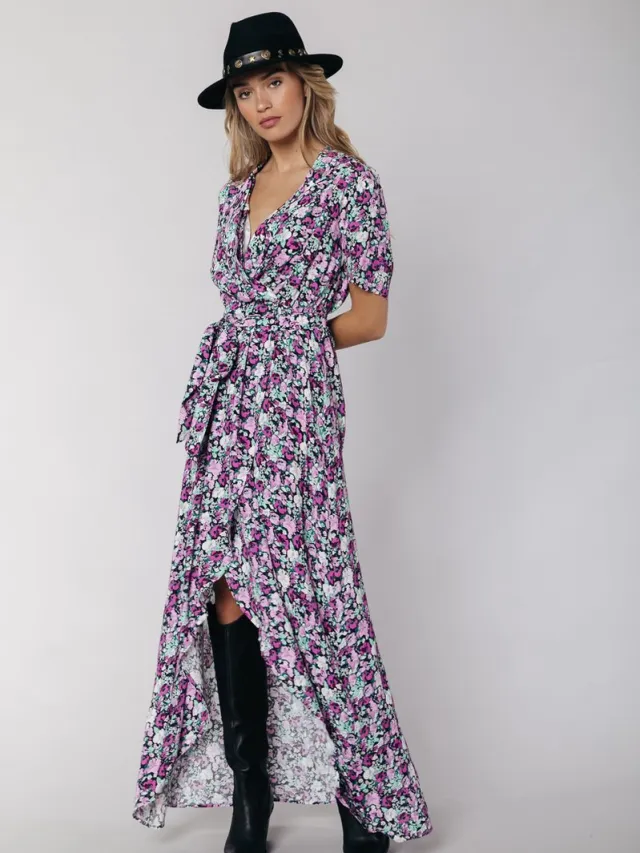 Colourful Rebel Very Scattered Flower Maxi Blazer Collar Jurk Fuchsia