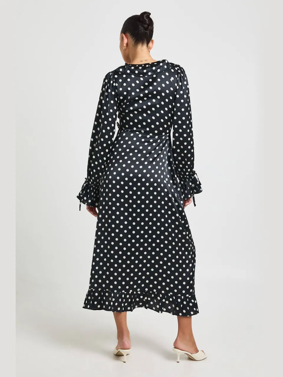 boohoo Dames Polkadot Print Ruffle Wikkel Midi Jurk zwart, foto 2
