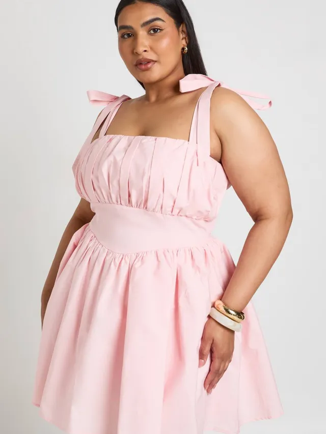 boohoo Dames Plus Katoenen Mini-jurk Met Gerimpelde Buste En Strikbandjes Op De Schouders Baby Roze