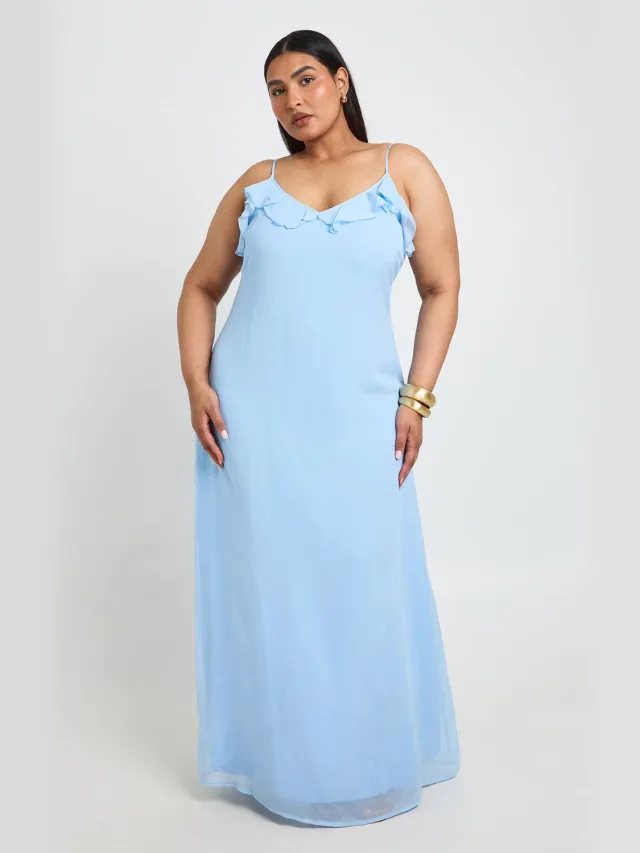 boohoo Dames Plus Chiffon Maxi Jurk Met Ruche Detail Poederblauw