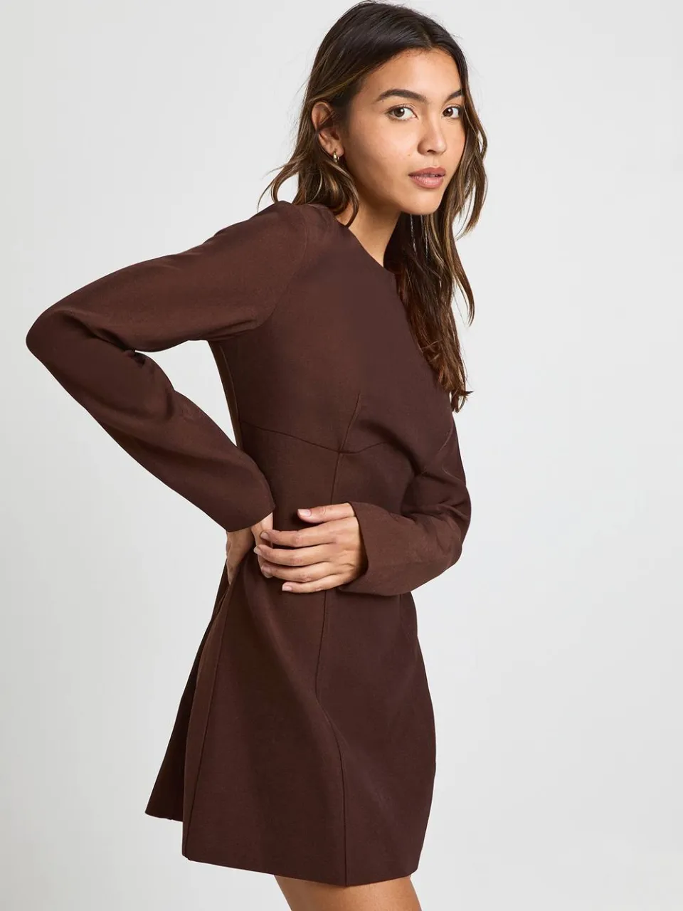 boohoo Dames Lange mouwen getailleerde shiftjurk chocoladebruin, foto 4