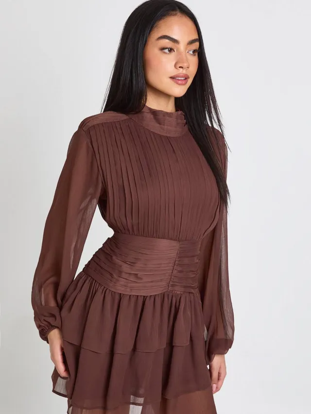 boohoo Dames Hoogsluitende Geplooide Chiffon Mini Jurk Chocoladebruin