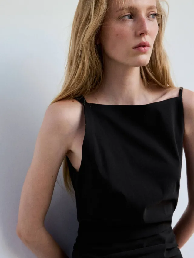 Mango asymmetrische midi jurk met plooien - zwart, foto 5