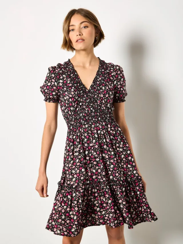 Apricot Mini-jurk met smockwerk en kleine bloemenprint roze