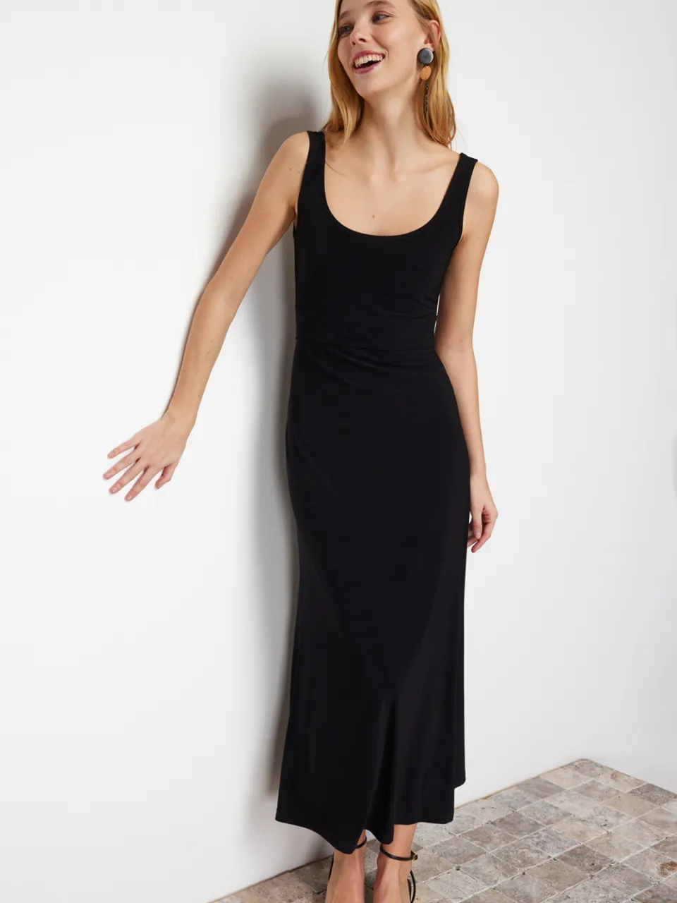 Trendyol TRENDYOLMİLLA Dames Zwart Effen Maxi Mouwloos Casual A-lijn Jurken, foto 2