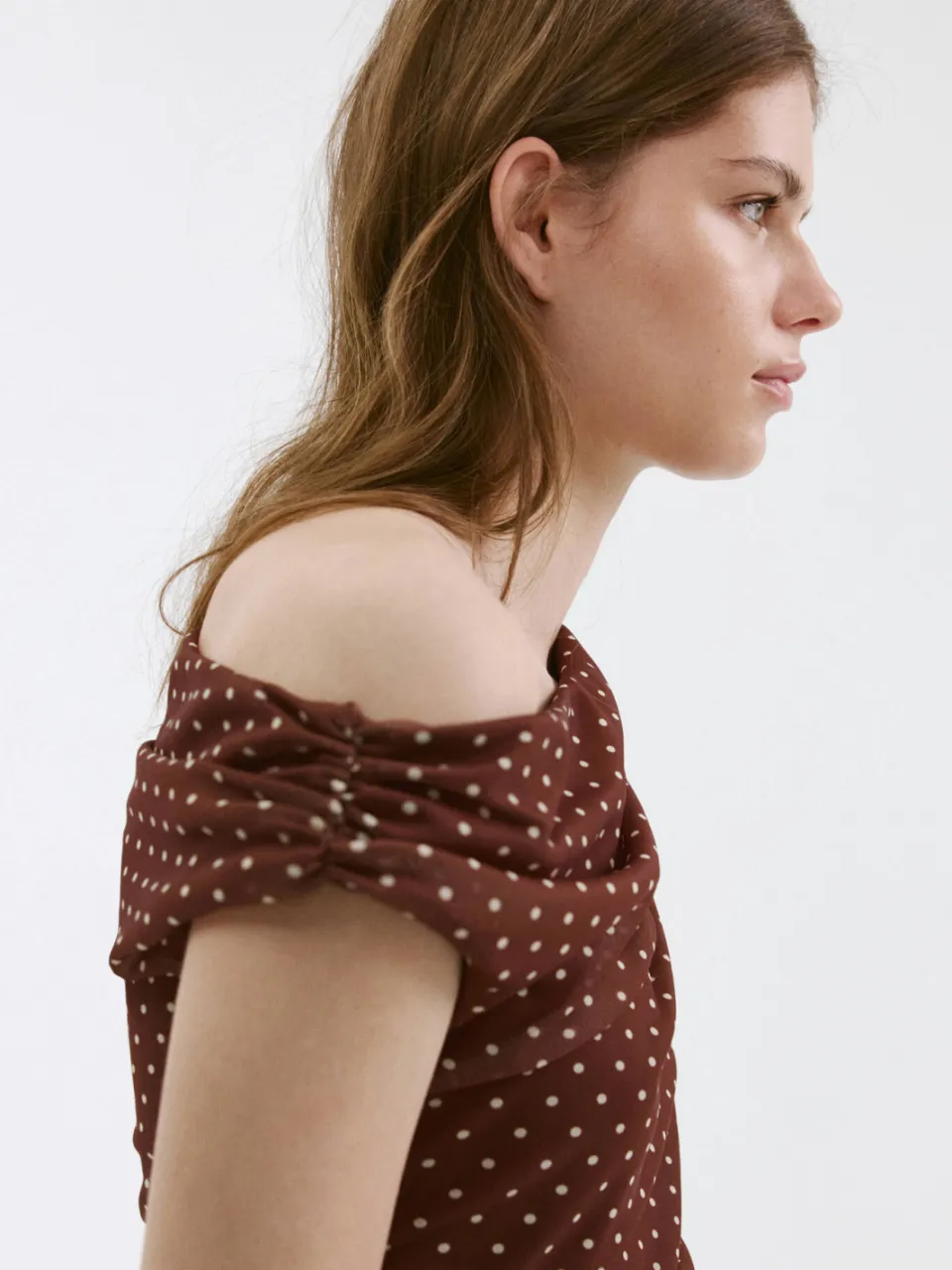 Mango off shoulder midi jurk met stippen - bruin, foto 2
