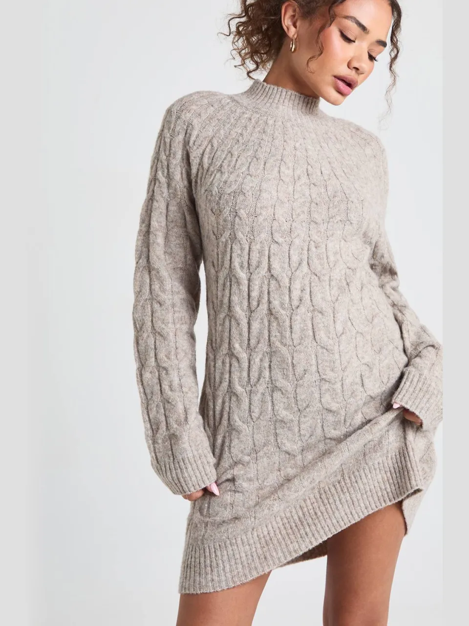 boohoo Dames Gebreide mini-jurk met hoge hals en kabeldetail steen, foto 4