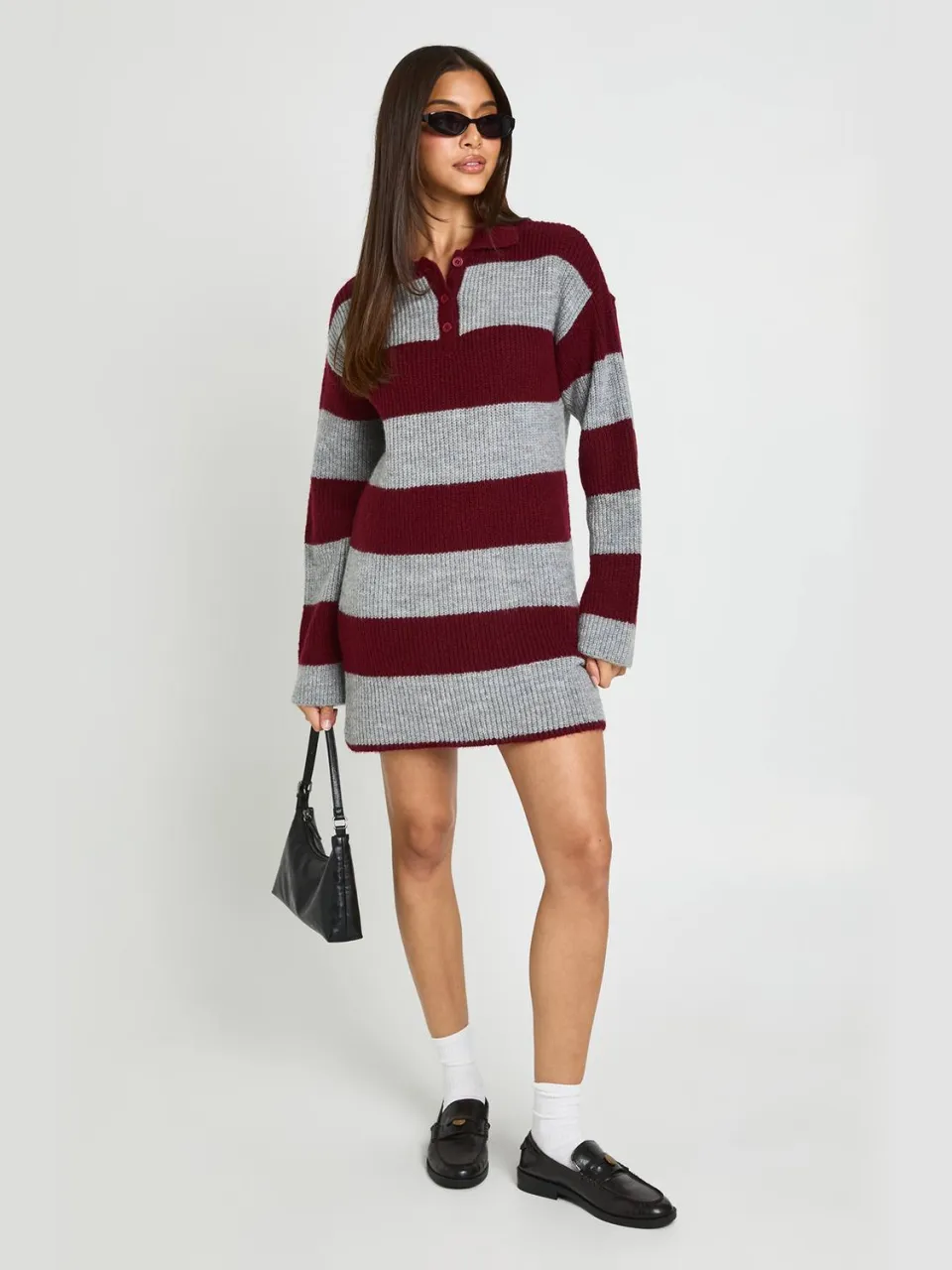 boohoo Dames Petite Gebreide Mini-jurk Met Kraagdetail En Oversized Streepdesign In Rugbystijl bordeaux rood, foto 2