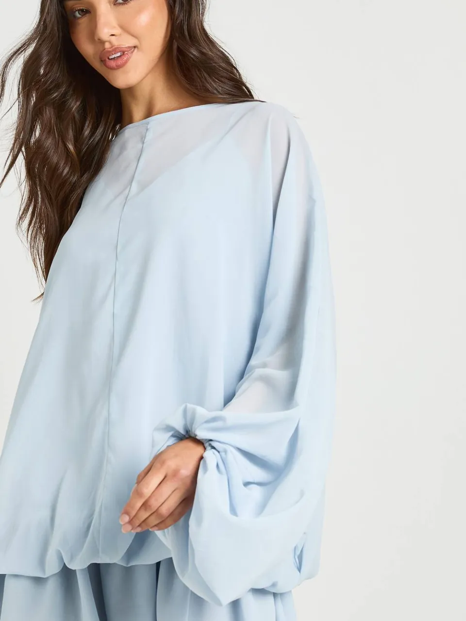 boohoo Dames Chiffon Cami Overlay Blouson Skater Jurk lichtblauw, foto 4