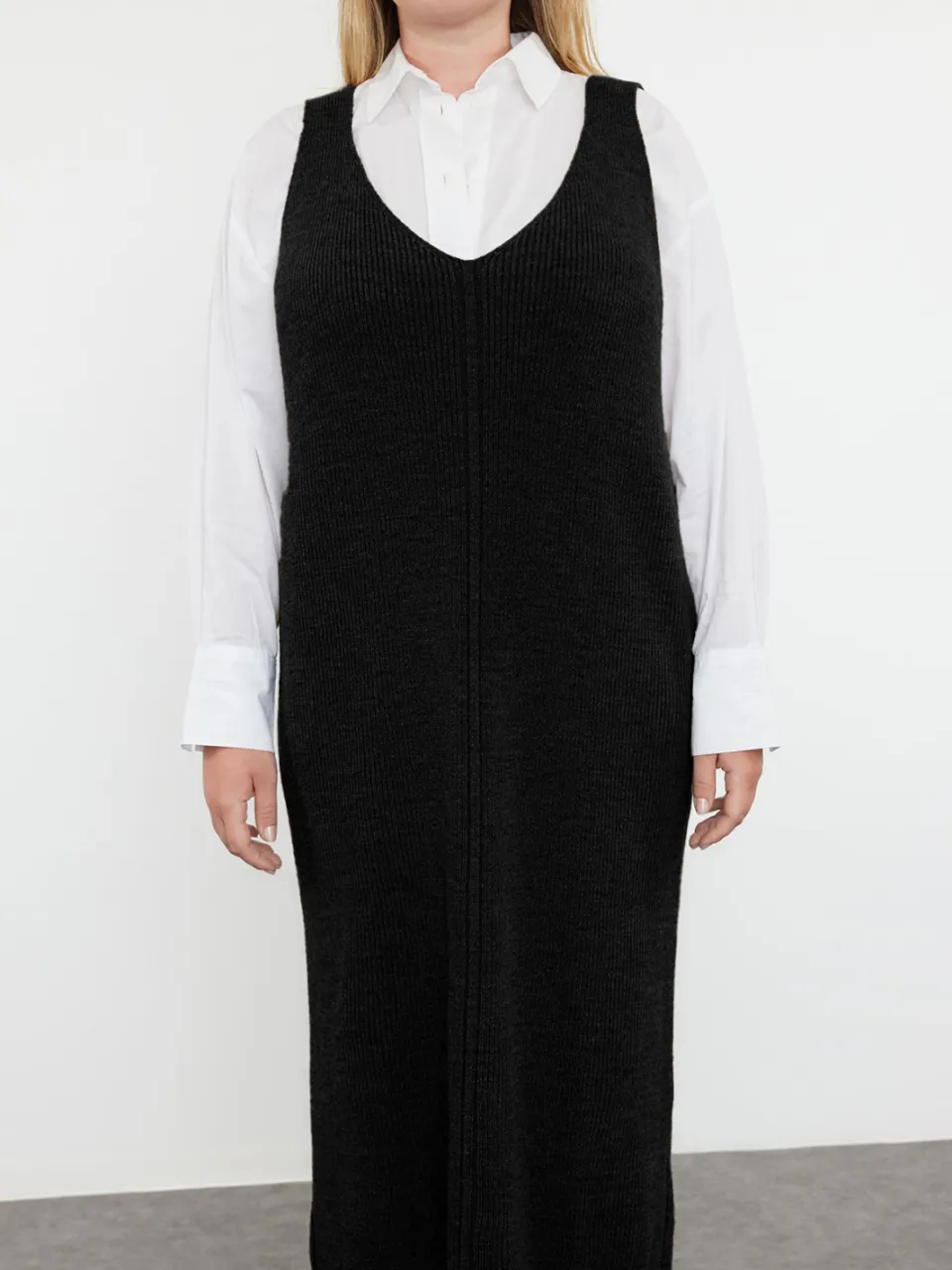 Trendyol Curve Dames Zwart Effen Midi Mouwloos Casual Recht Grote maten Jurk, foto 2