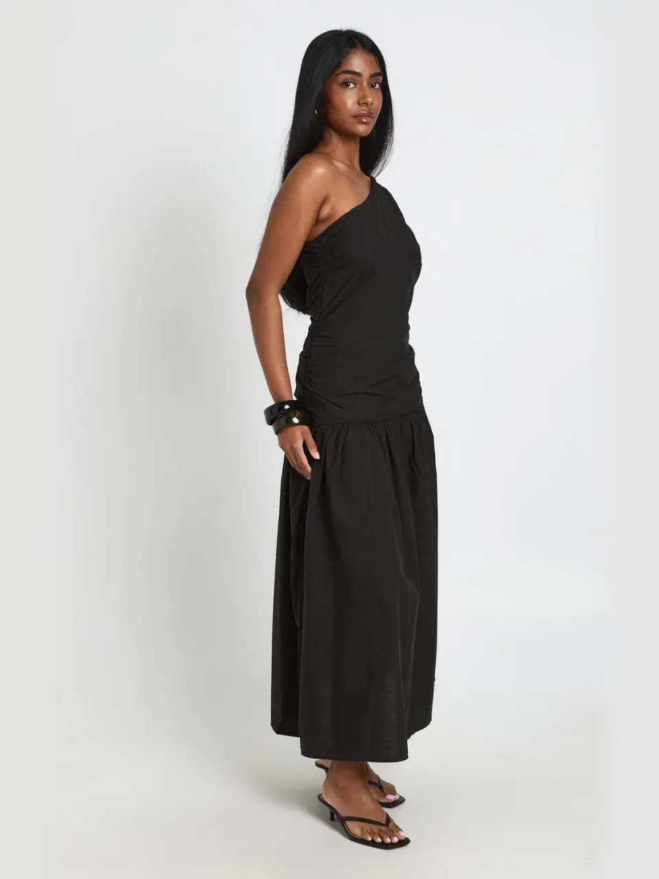 boohoo Dames Katoenen Poplin One-shoulder Gerimpelde Midaxi Jurk zwart, foto 2