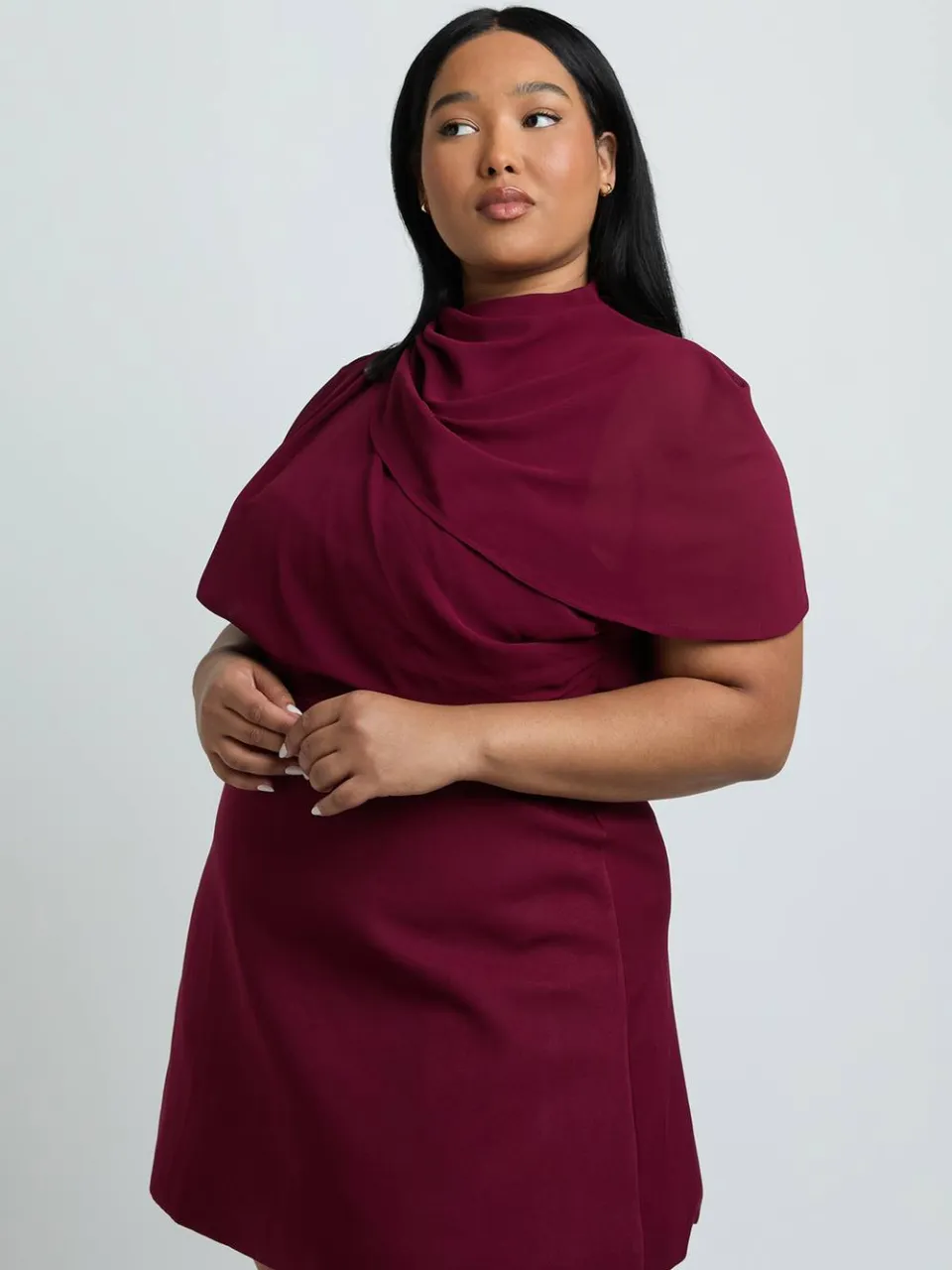 boohoo Dames Plus Geweven Chiffon Gedrapeerde Skater Jurk bordeaux rood, foto 3