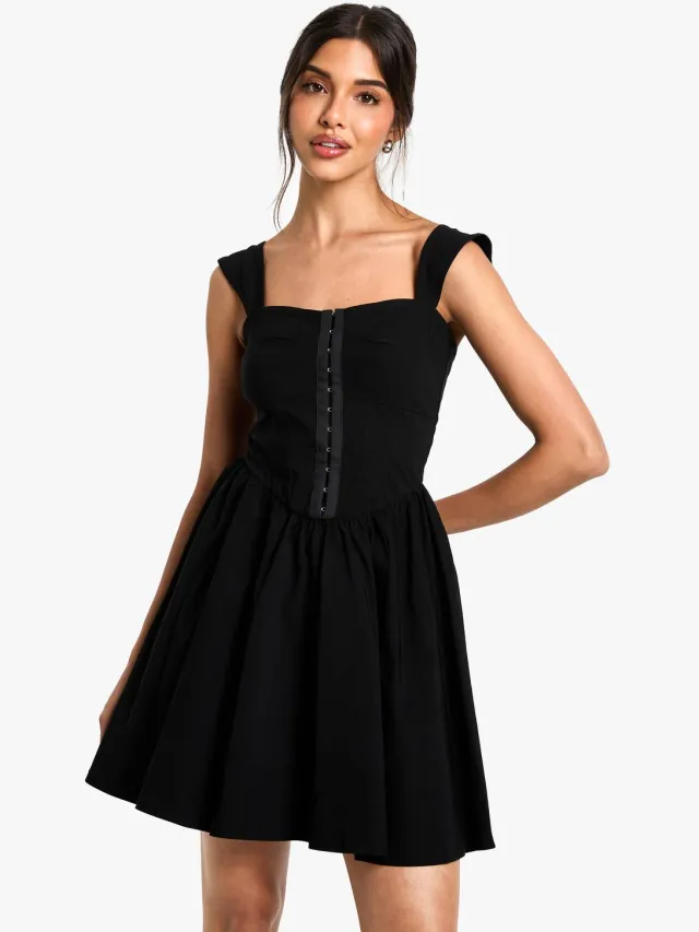 boohoo Dames Hook & Eye Detail Strappy Mini Jurk Zwart