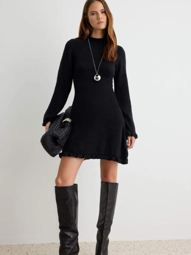 Trendyol TRENDYOLMİLLA Dames Zwart Effen Extra Kort / Super Mini Lang Casual Skater Jurken