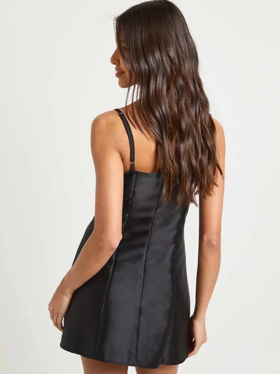 boohoo Dames Bandjes Strik Voorkant Shift Jurk zwart, foto 2