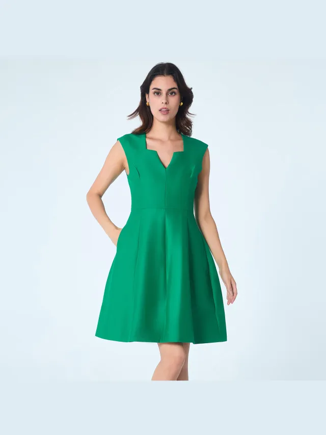 Smart & Joy Fit-and-flare satijnen korte jurk met vierkante V-hals Groen