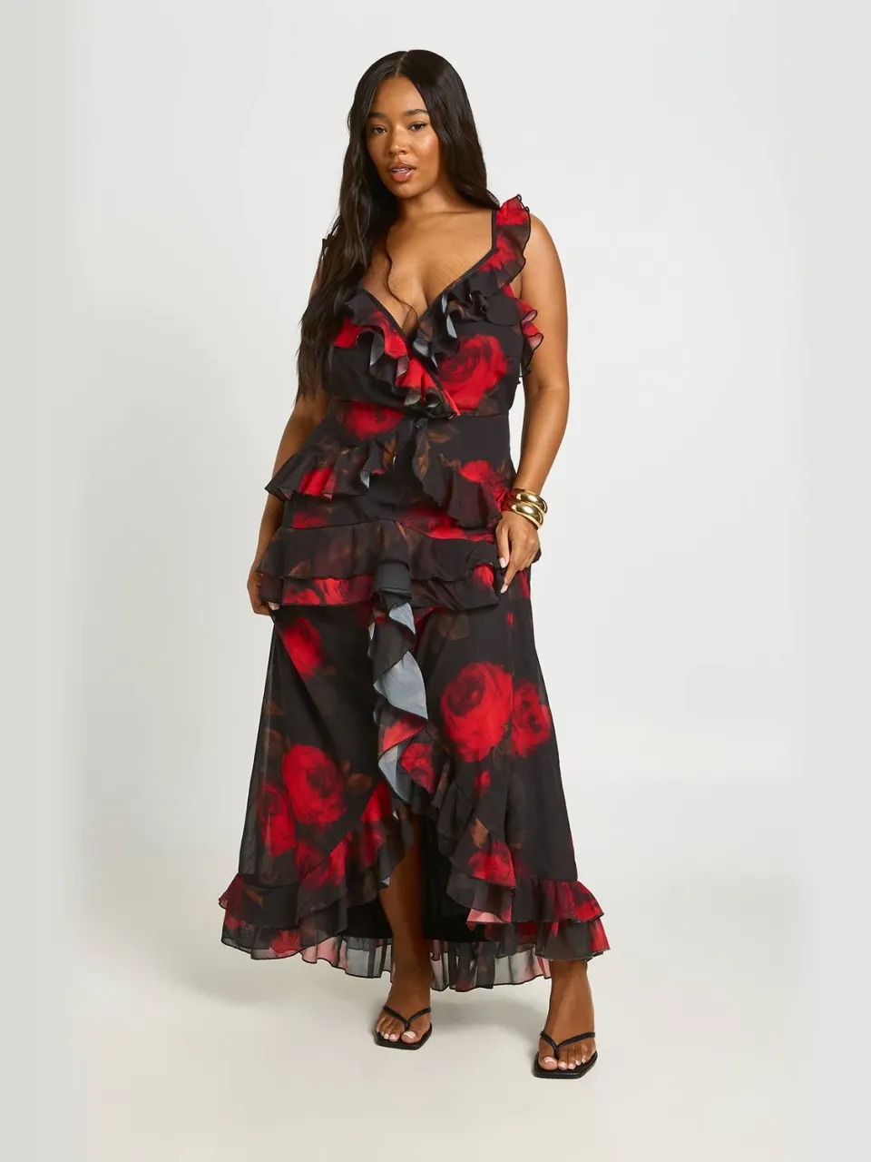 boohoo Dames Plus Bloemen V-hals Chiffon Ruches Maxi Jurk zwart, foto 3