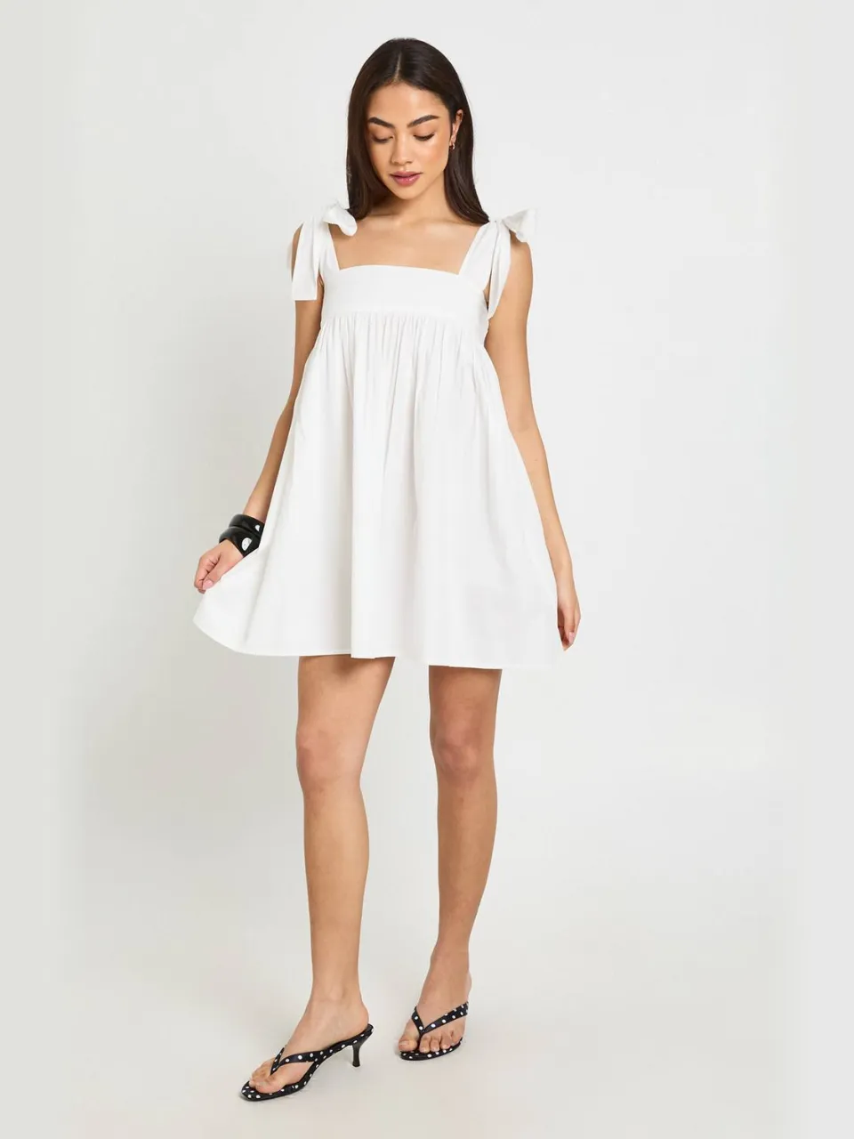 boohoo Dames Mini Smock Jurk Met Strikschouders wit, foto 2