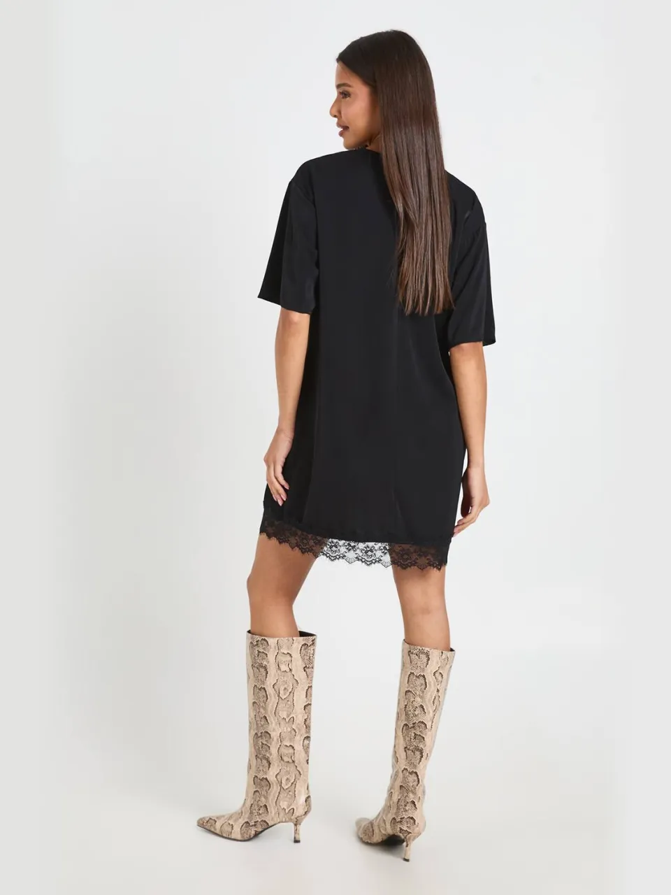 boohoo Dames Oversized Geweven T-shirt Jurk Met Kanten Zoom zwart, foto 2