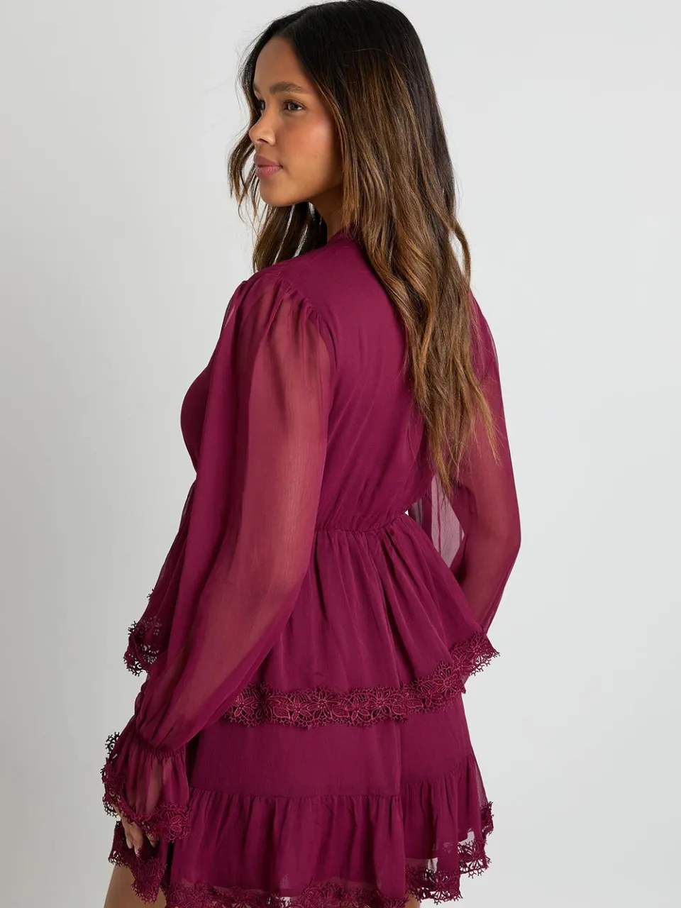 boohoo Dames Smockjurk met chiffon-kantdetail bordeaux rood, foto 2