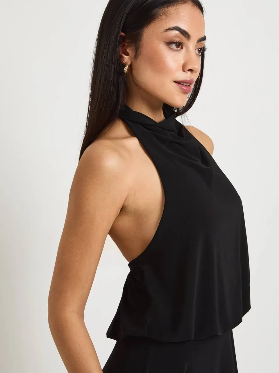 boohoo Dames Soepelvallende Halter Backless Skater Jurk zwart, foto 4