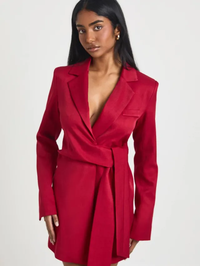 boohoo Dames Wikkel Strikceintuur Detail Blazer Jurk Kersen